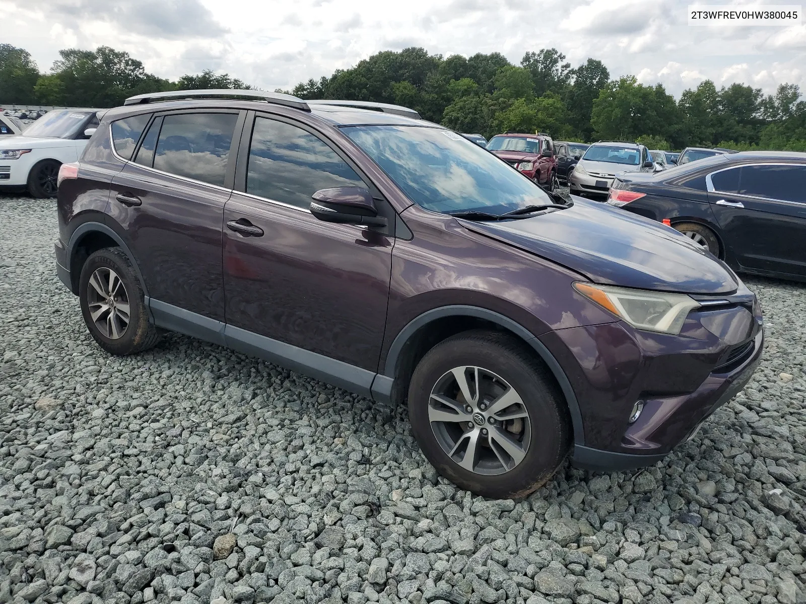 2T3WFREV0HW380045 2017 Toyota Rav4 Xle