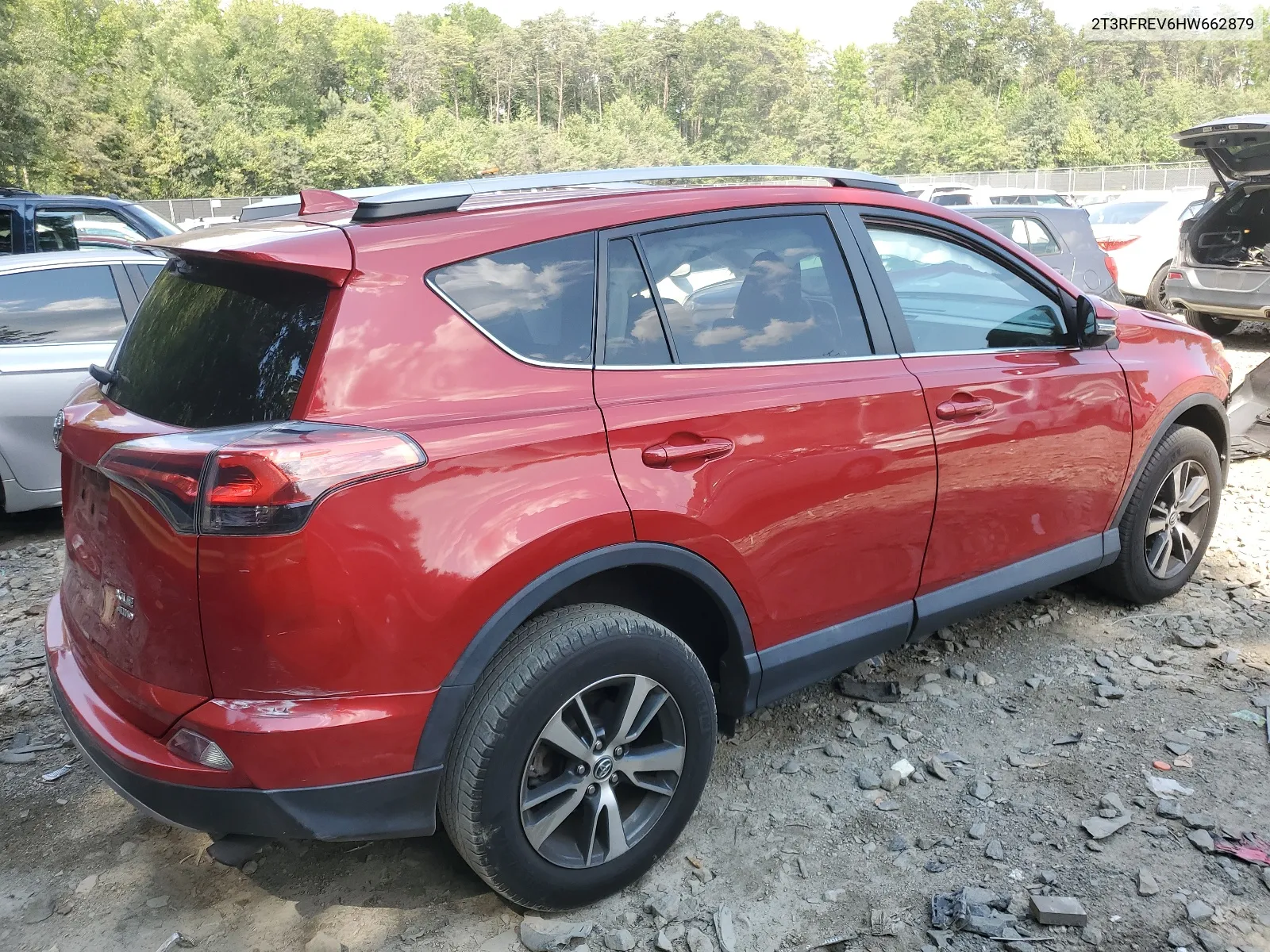 2T3RFREV6HW662879 2017 Toyota Rav4 Xle