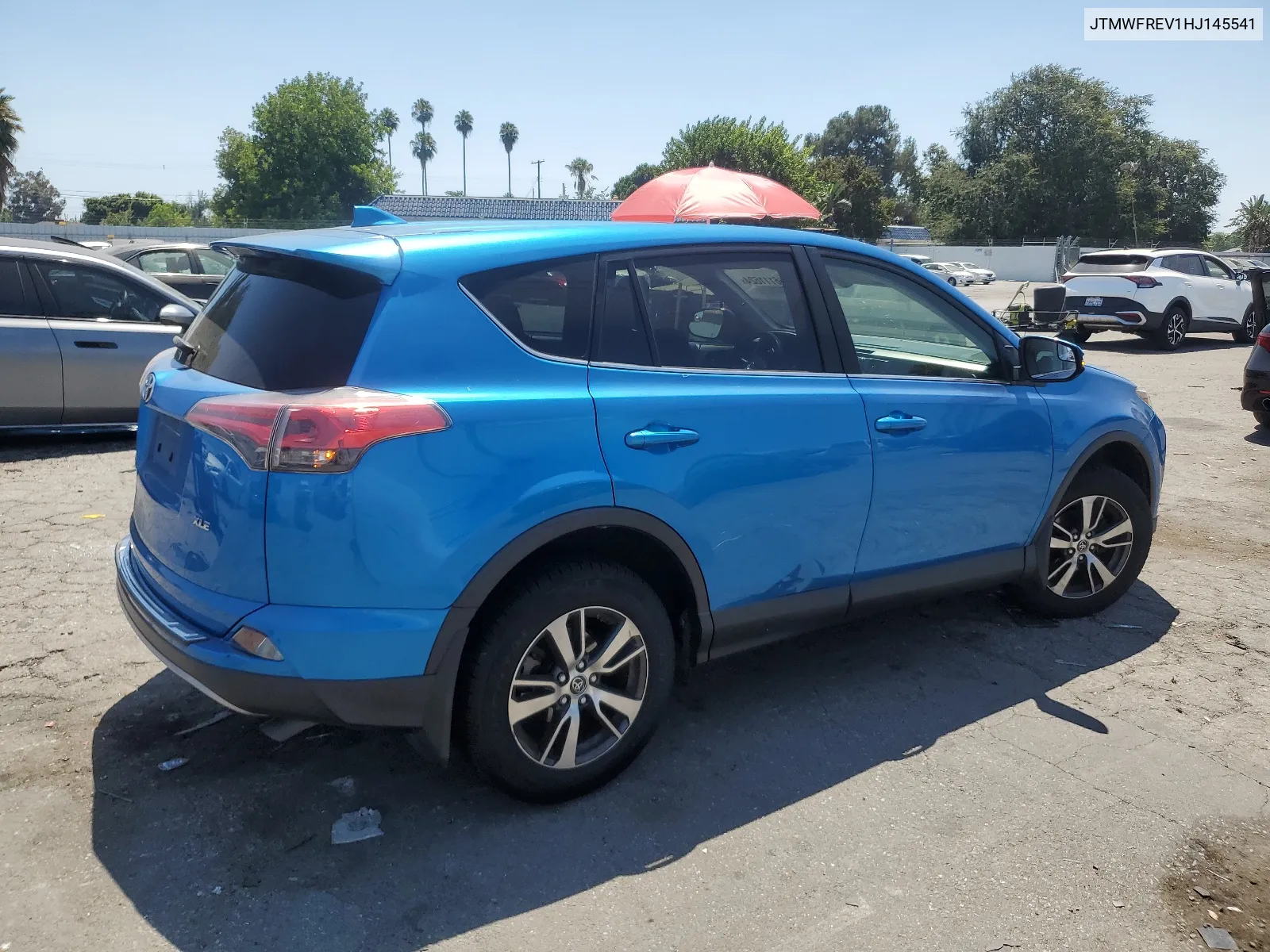 JTMWFREV1HJ145541 2017 Toyota Rav4 Xle