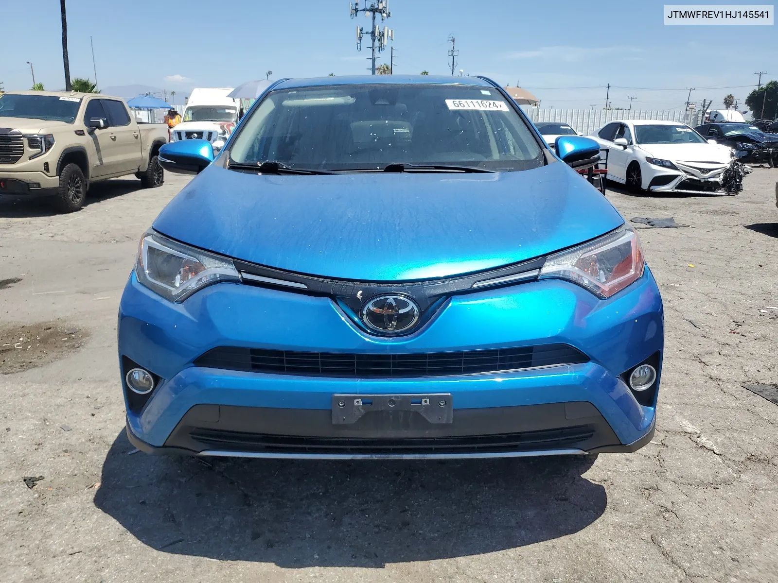 JTMWFREV1HJ145541 2017 Toyota Rav4 Xle