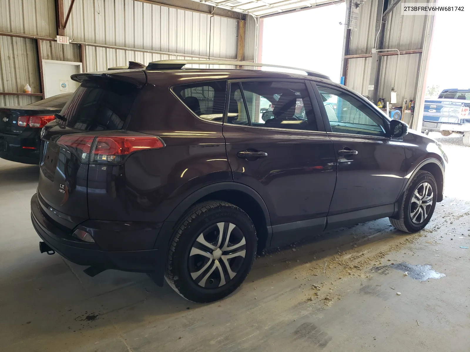 2T3BFREV6HW681742 2017 Toyota Rav4 Le