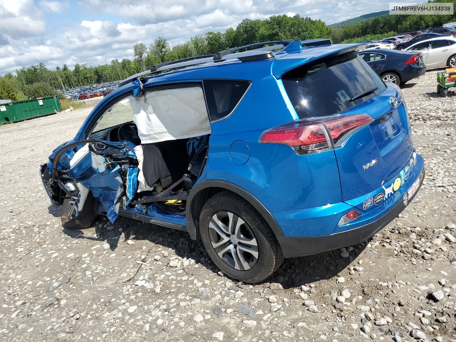 JTMBFREV6HJ134338 2017 Toyota Rav4 Le