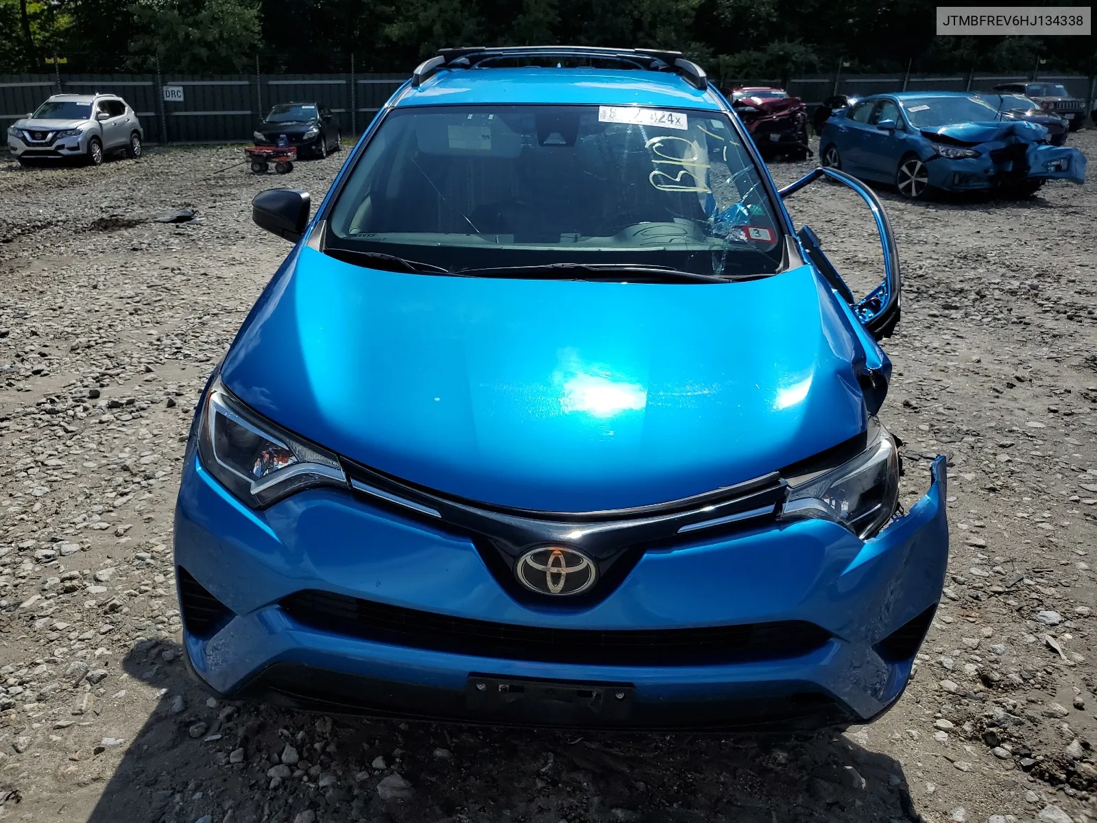 JTMBFREV6HJ134338 2017 Toyota Rav4 Le