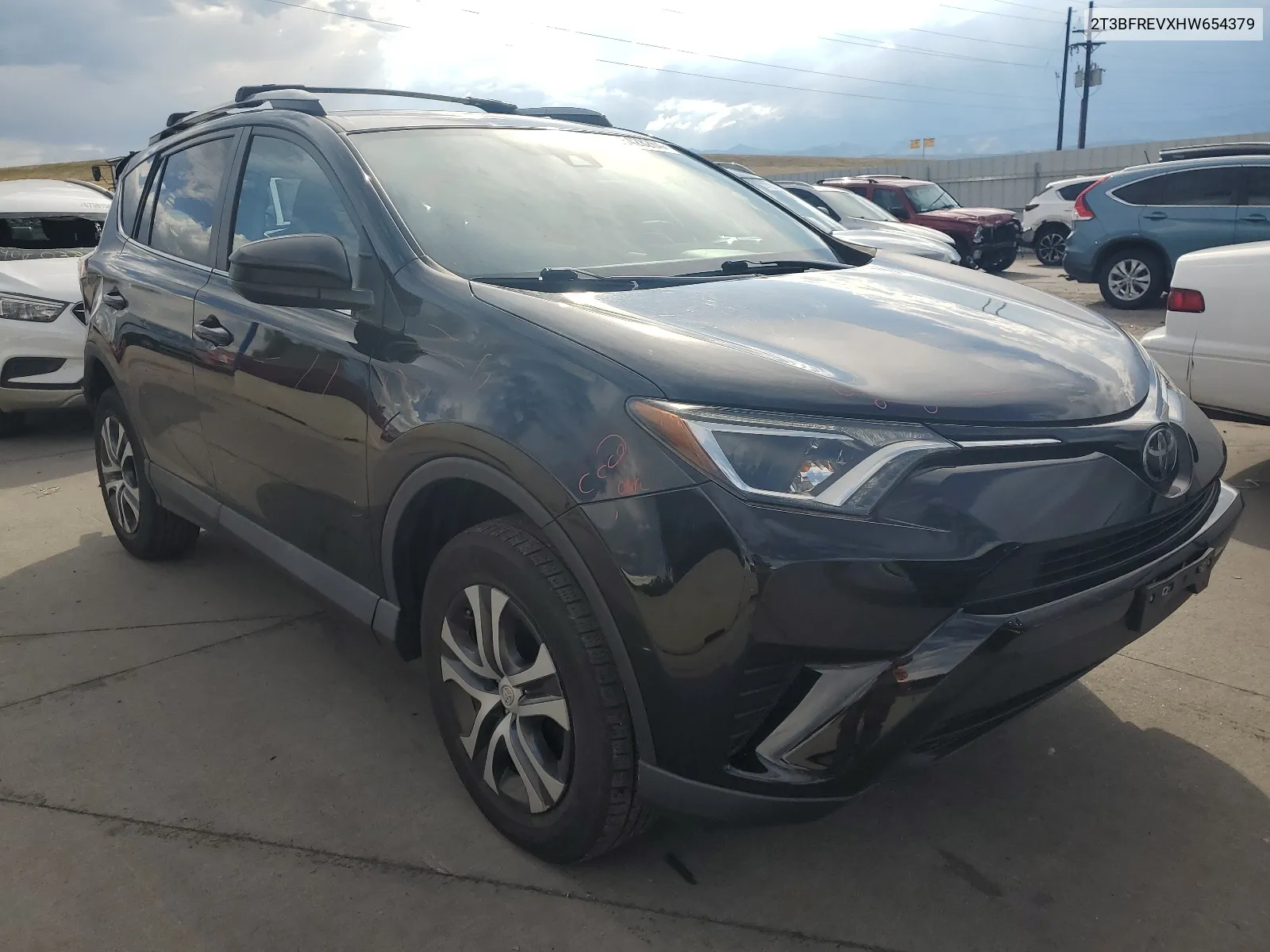 2T3BFREVXHW654379 2017 Toyota Rav4 Le