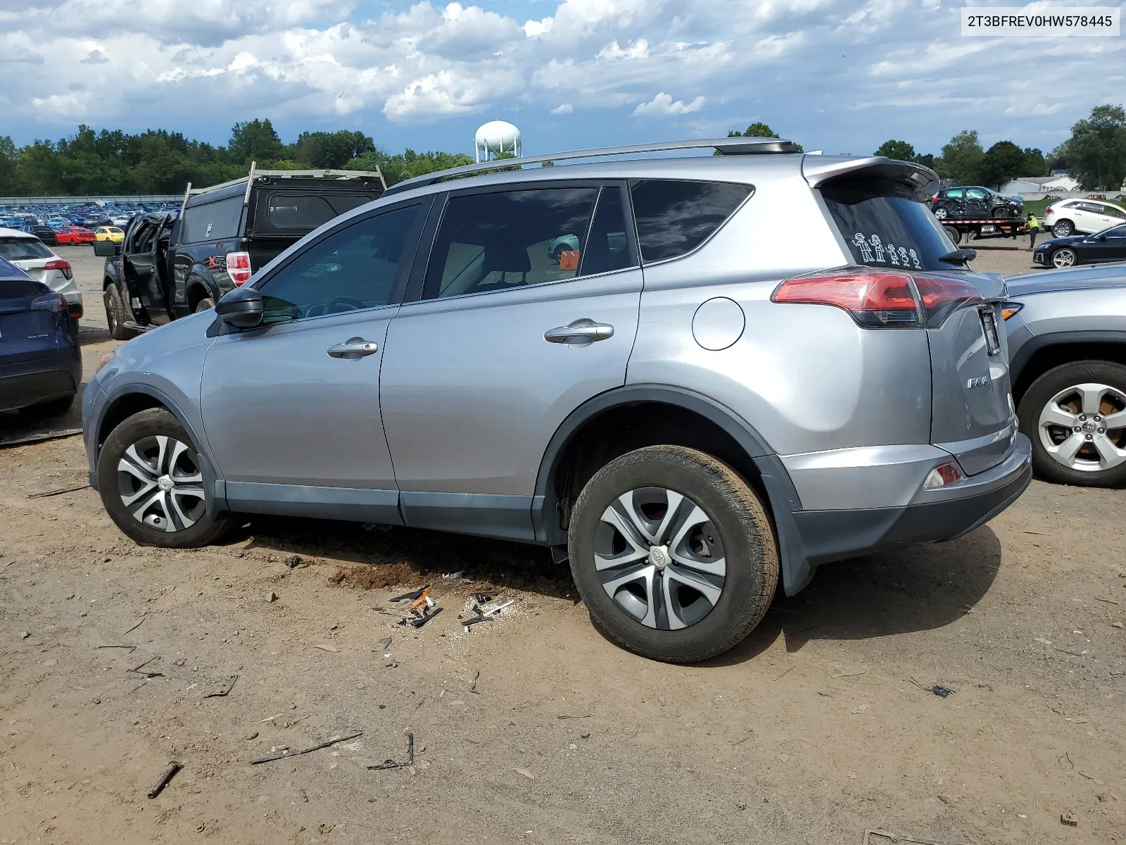 2T3BFREV0HW578445 2017 Toyota Rav4 Le