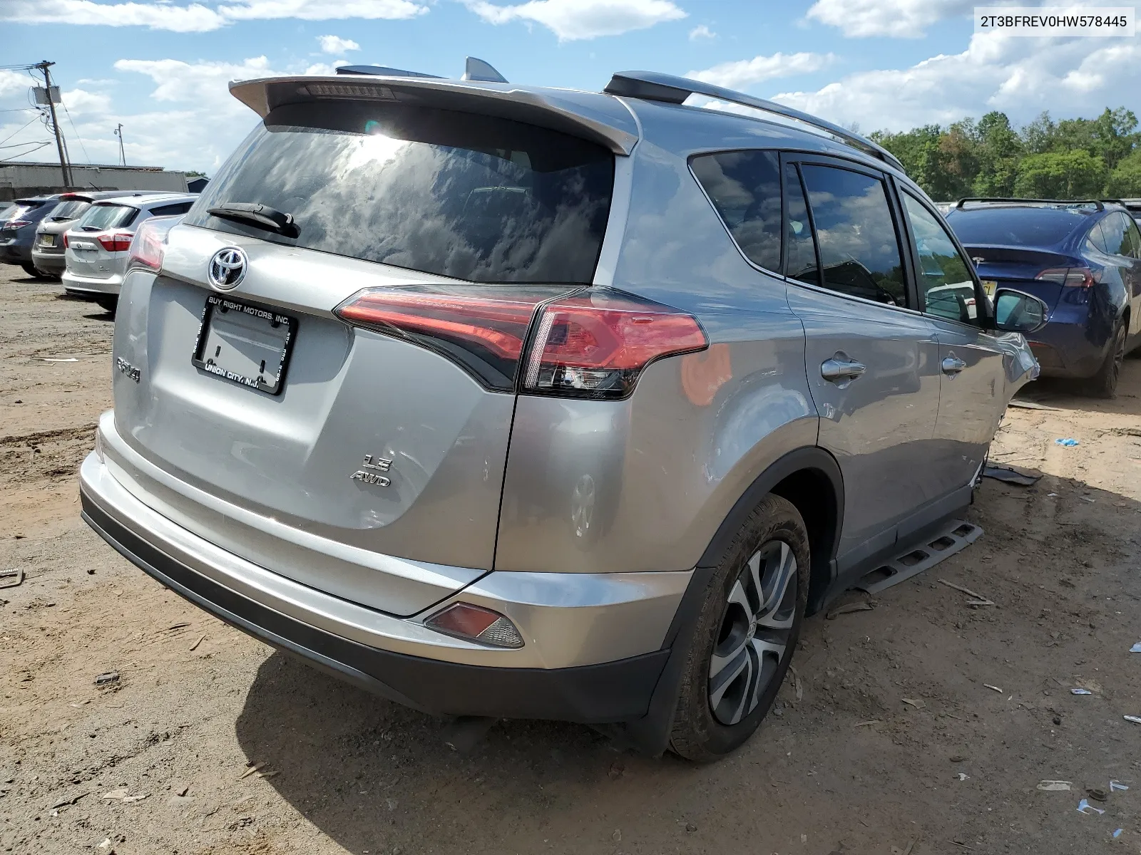 2T3BFREV0HW578445 2017 Toyota Rav4 Le