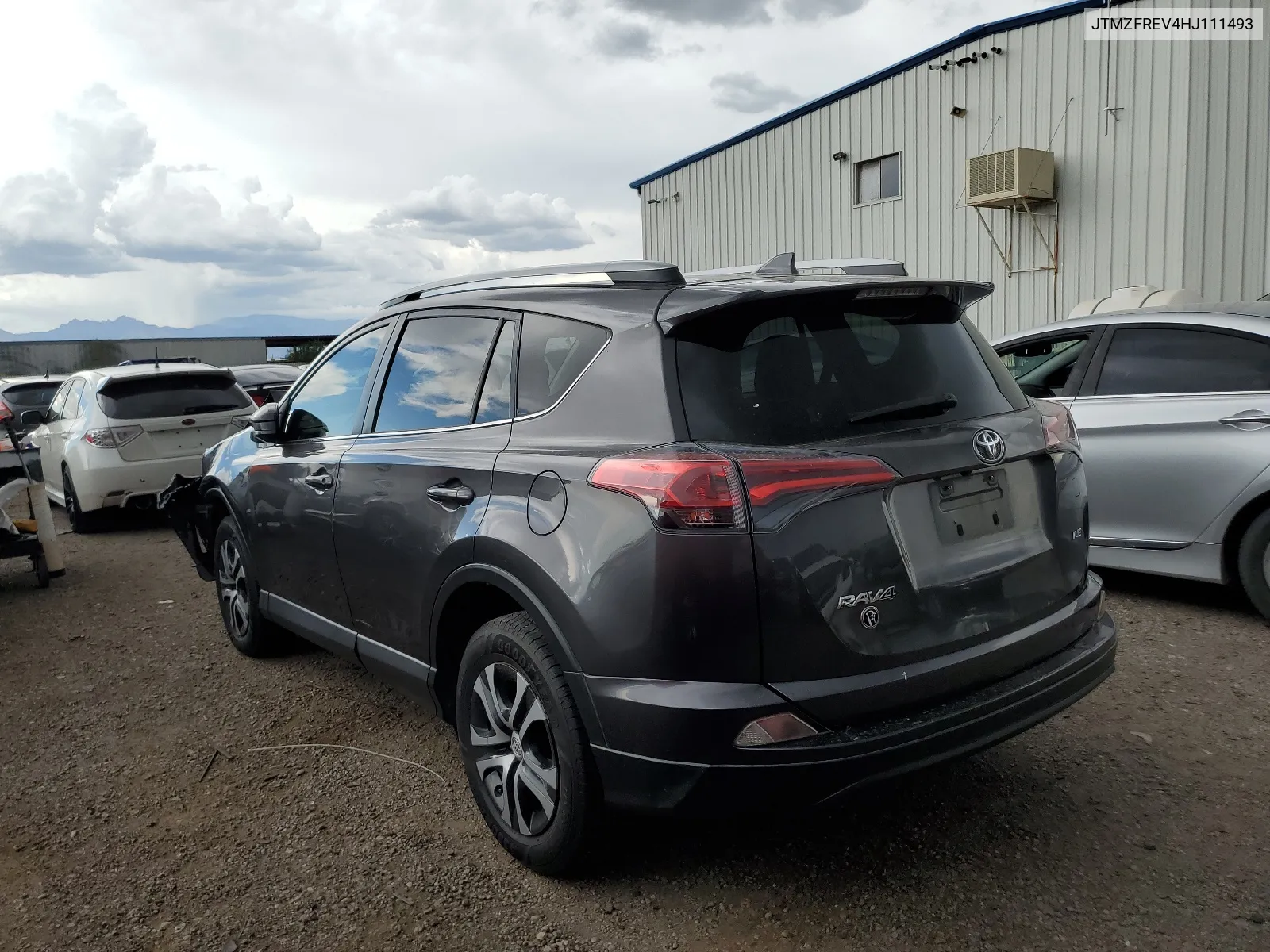 JTMZFREV4HJ111493 2017 Toyota Rav4 Le