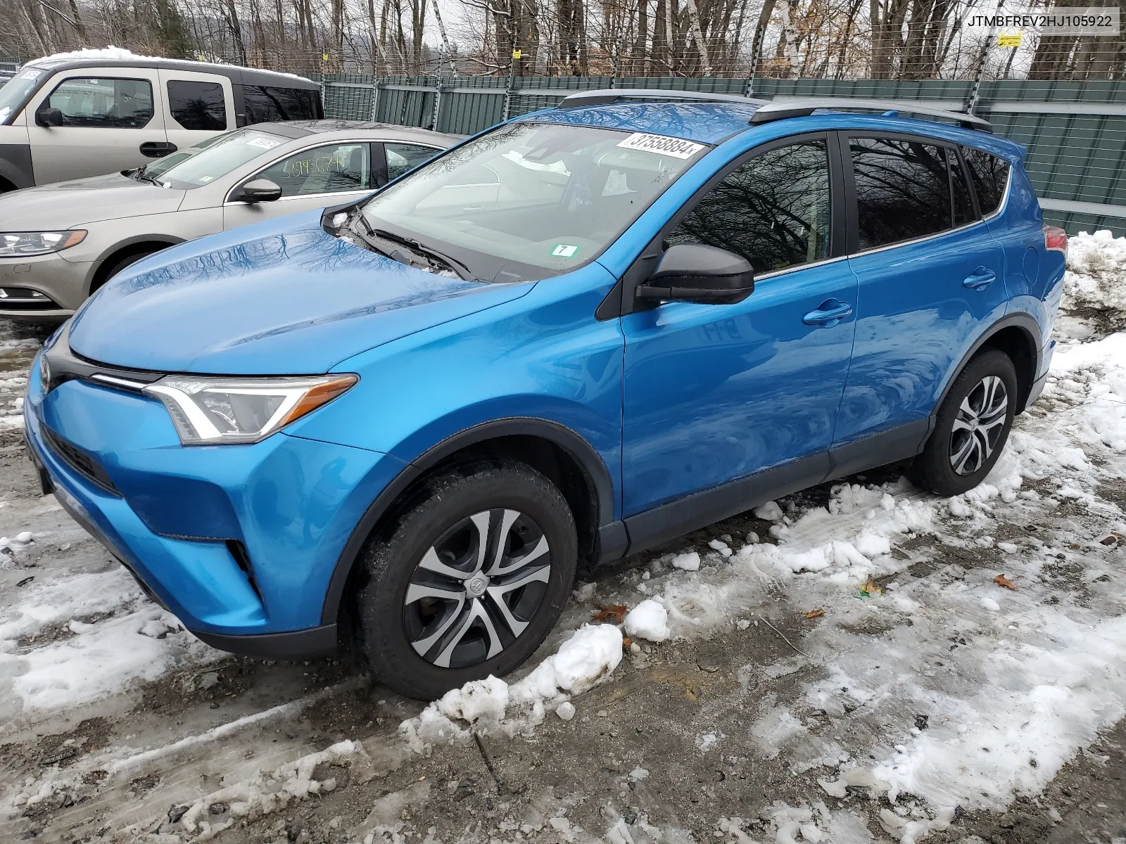 JTMBFREV2HJ105922 2017 Toyota Rav4 Le