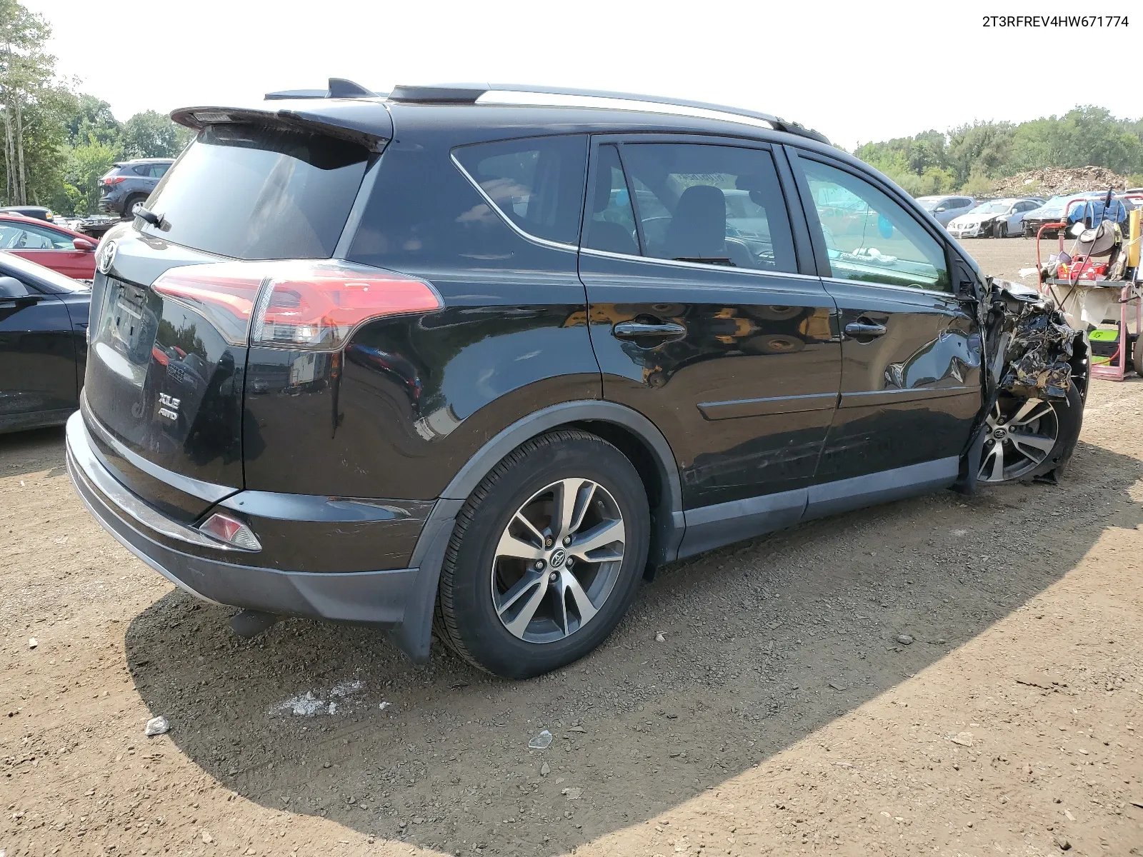 2017 Toyota Rav4 Xle VIN: 2T3RFREV4HW671774 Lot: 67057624