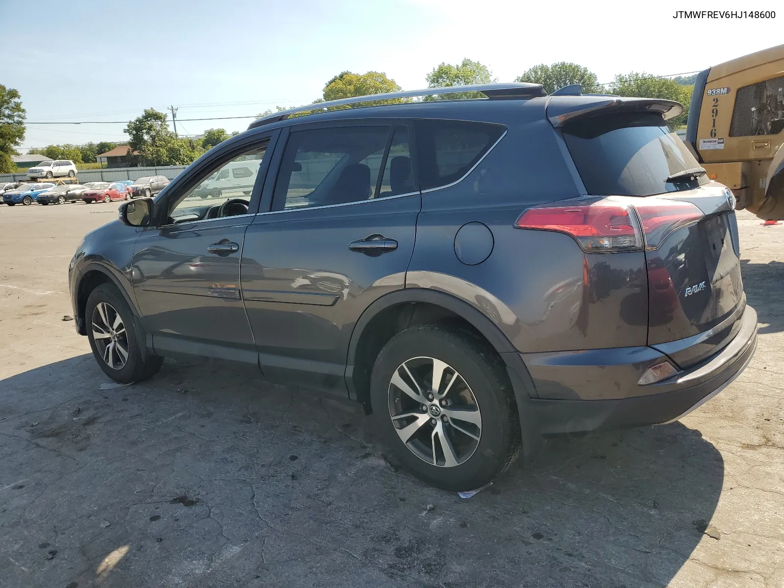 JTMWFREV6HJ148600 2017 Toyota Rav4 Xle