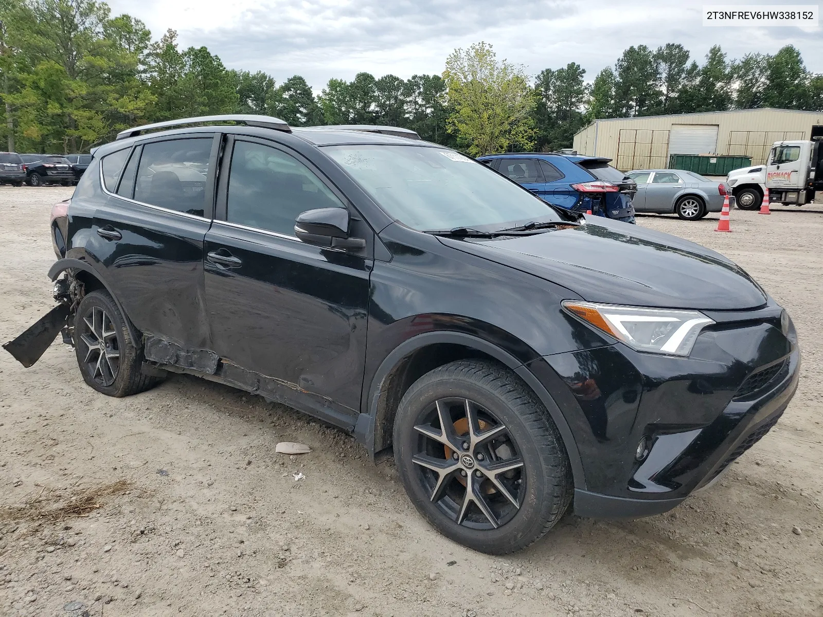 2T3NFREV6HW338152 2017 Toyota Rav4 Se