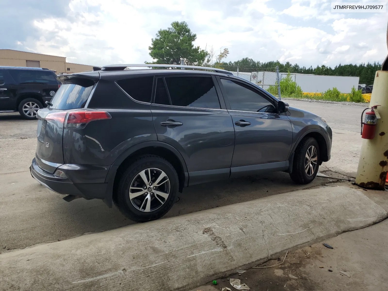 2017 Toyota Rav4 Xle VIN: JTMRFREV9HJ709577 Lot: 67131544