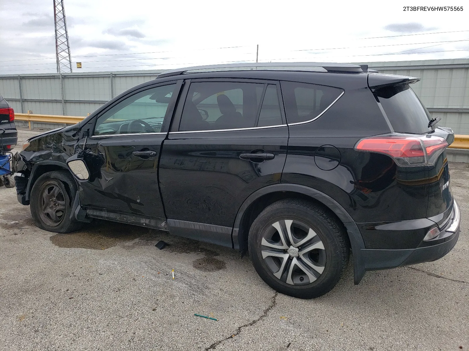 2T3BFREV6HW575565 2017 Toyota Rav4 Le