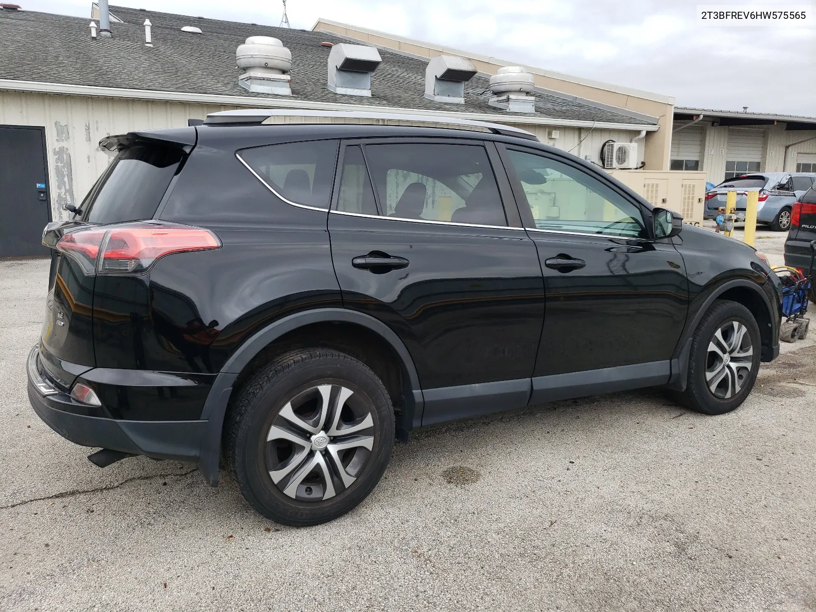 2017 Toyota Rav4 Le VIN: 2T3BFREV6HW575565 Lot: 67337604