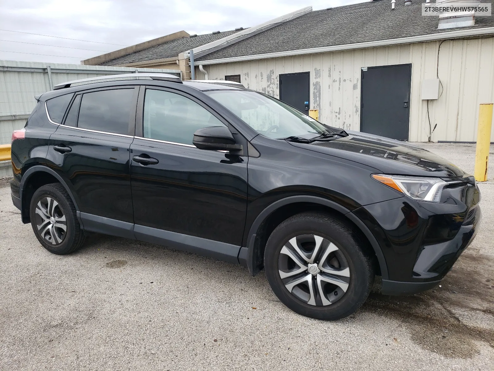 2017 Toyota Rav4 Le VIN: 2T3BFREV6HW575565 Lot: 67337604