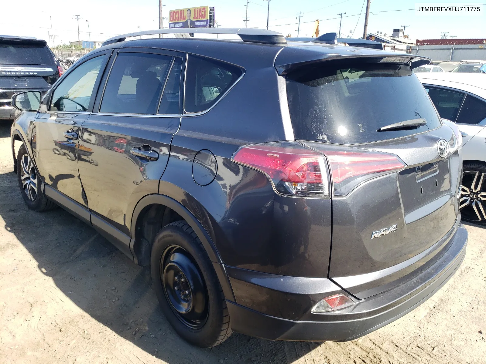 JTMBFREVXHJ711775 2017 Toyota Rav4 Le