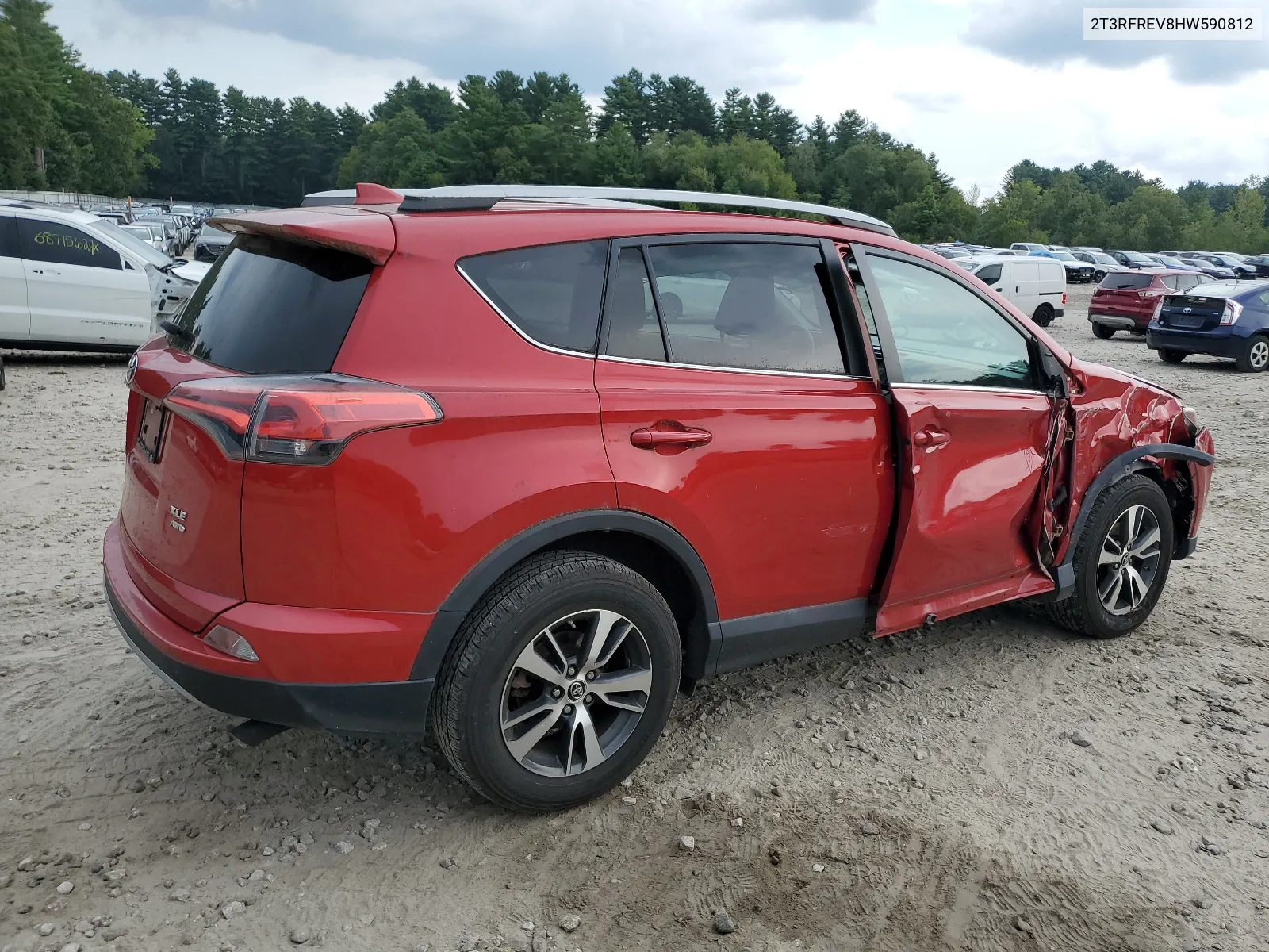 2T3RFREV8HW590812 2017 Toyota Rav4 Xle