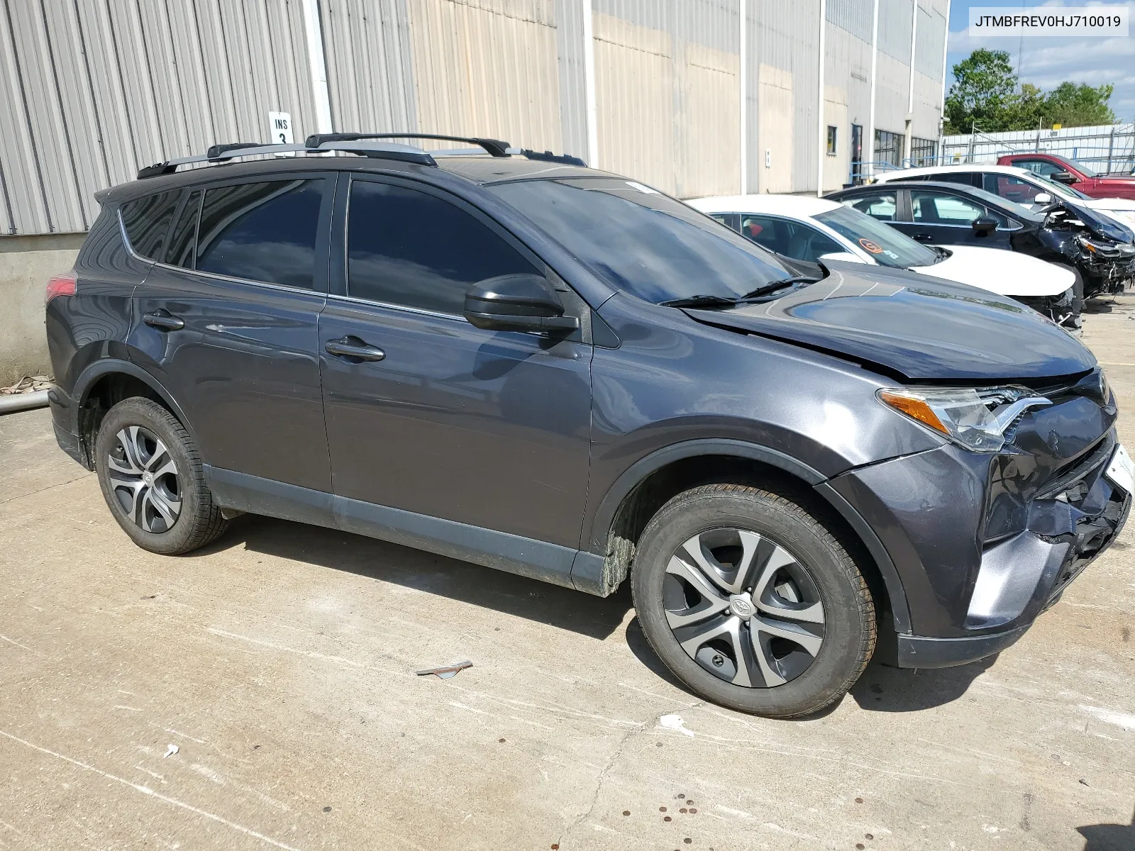 JTMBFREV0HJ710019 2017 Toyota Rav4 Le