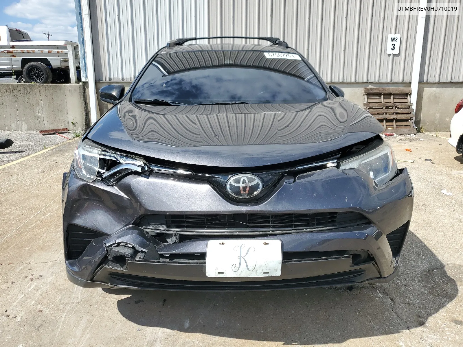 JTMBFREV0HJ710019 2017 Toyota Rav4 Le