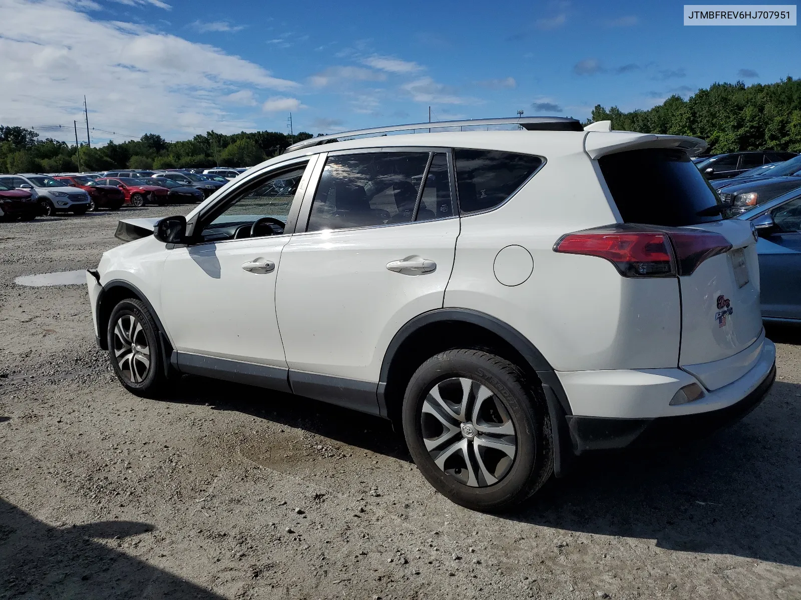 JTMBFREV6HJ707951 2017 Toyota Rav4 Le