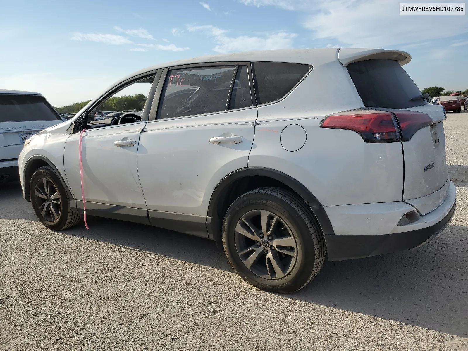 JTMWFREV6HD107785 2017 Toyota Rav4 Xle