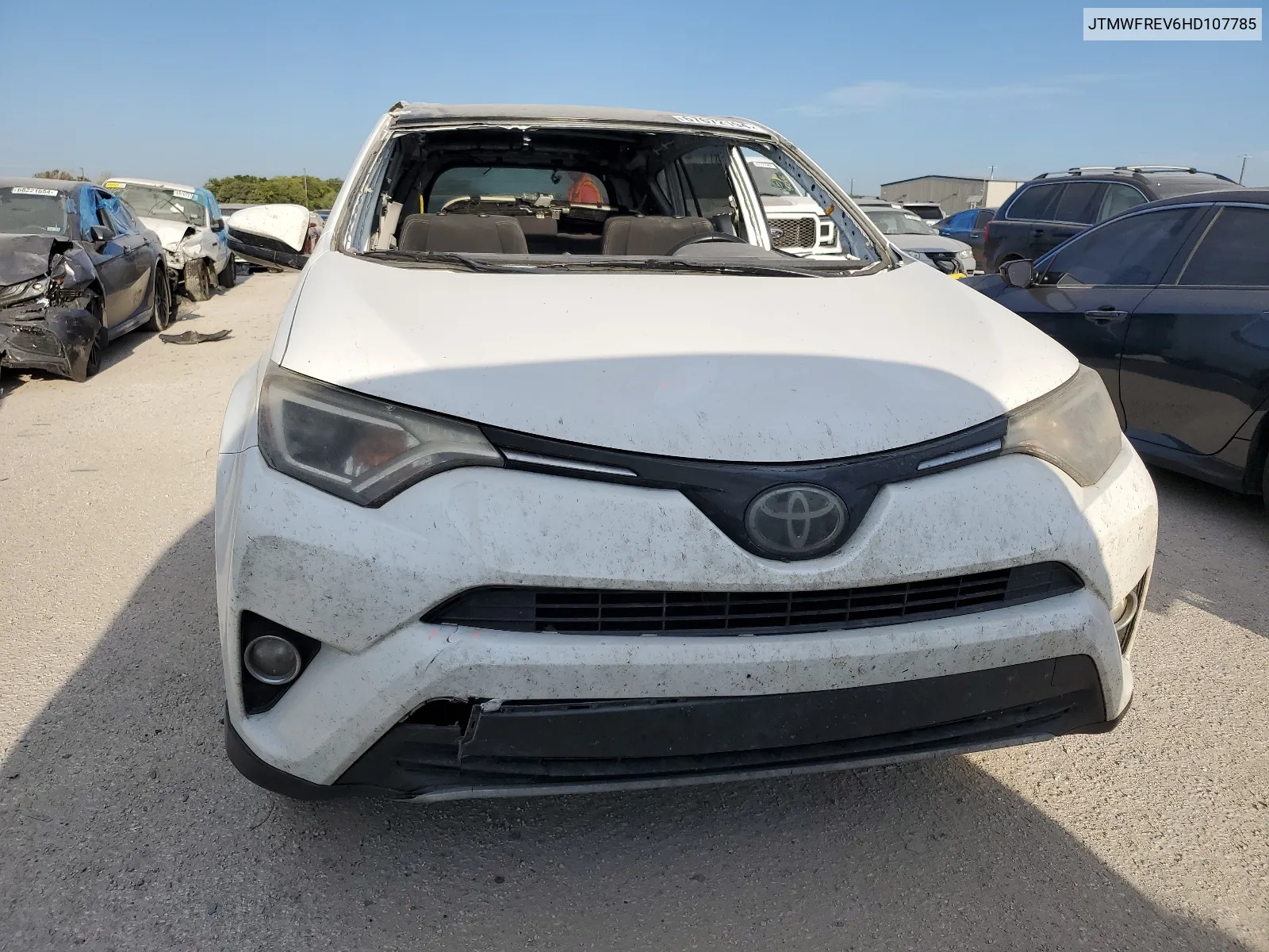 JTMWFREV6HD107785 2017 Toyota Rav4 Xle