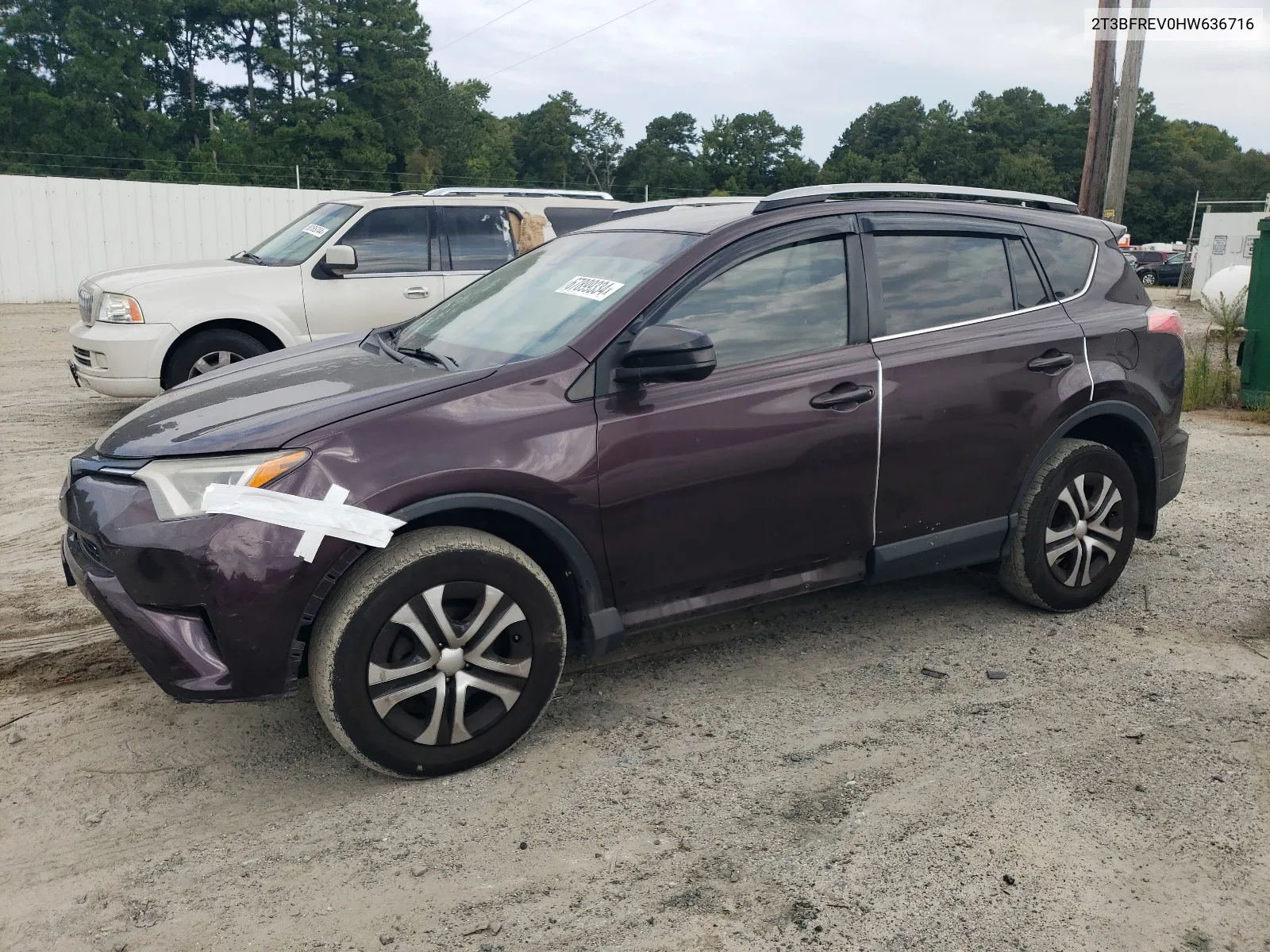 2T3BFREV0HW636716 2017 Toyota Rav4 Le