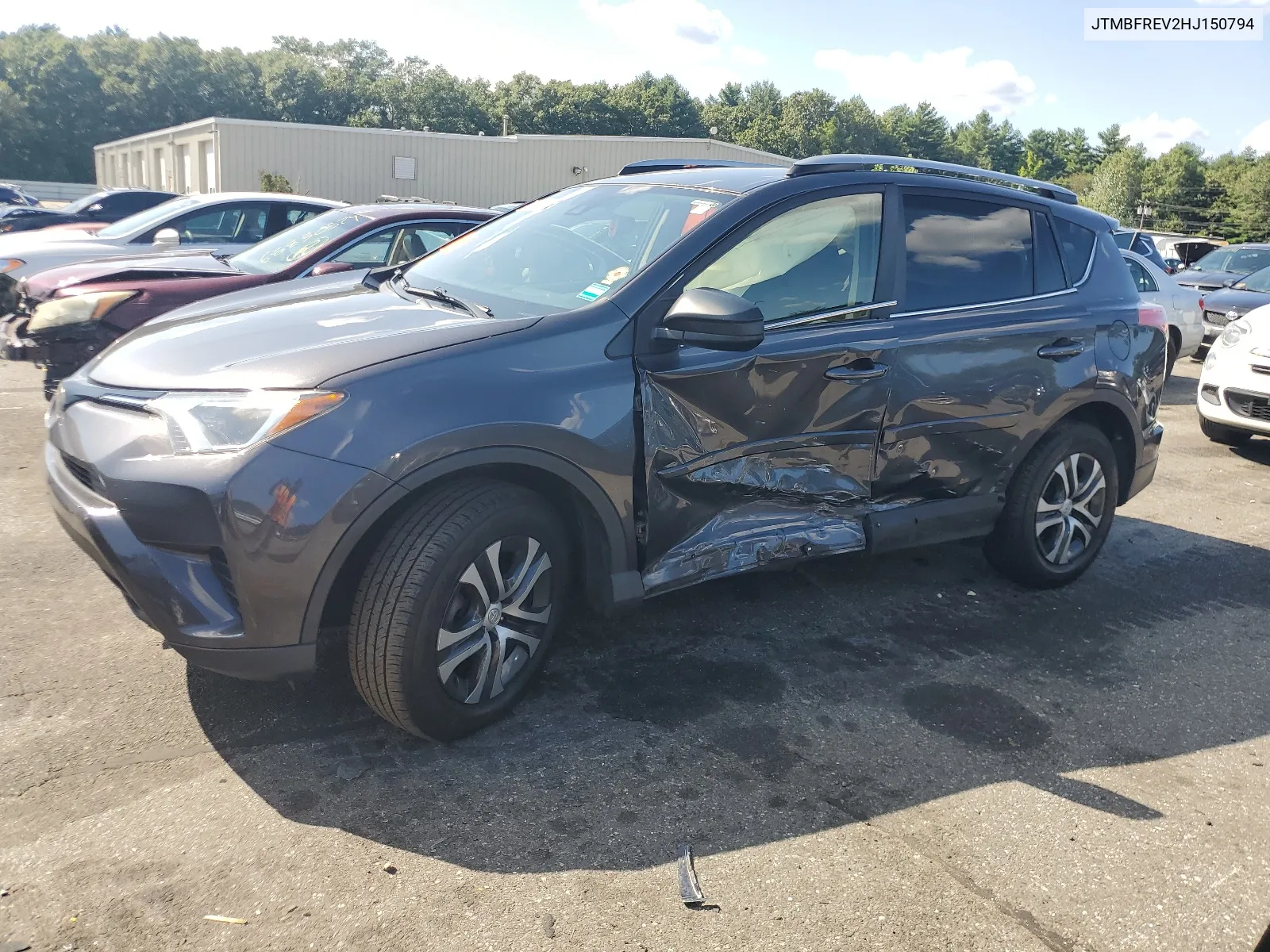 JTMBFREV2HJ150794 2017 Toyota Rav4 Le