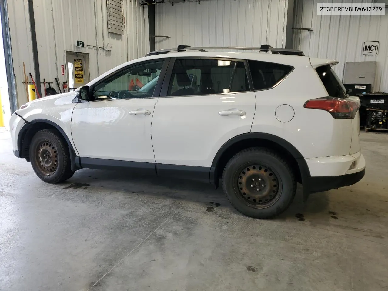 2T3BFREV8HW642229 2017 Toyota Rav4 Le