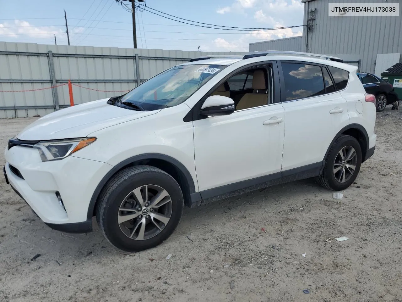 JTMRFREV4HJ173038 2017 Toyota Rav4 Xle