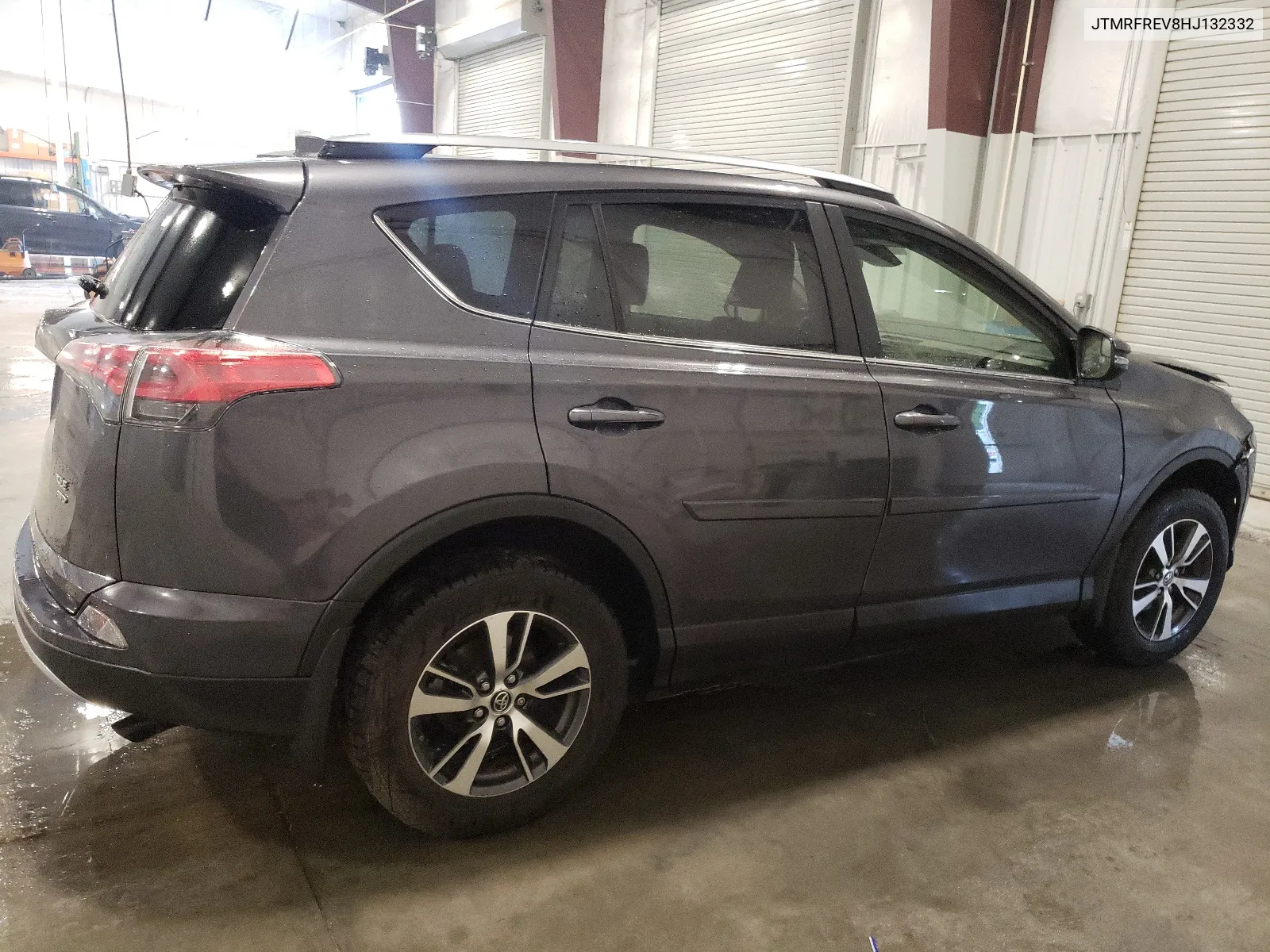 JTMRFREV8HJ132332 2017 Toyota Rav4 Xle