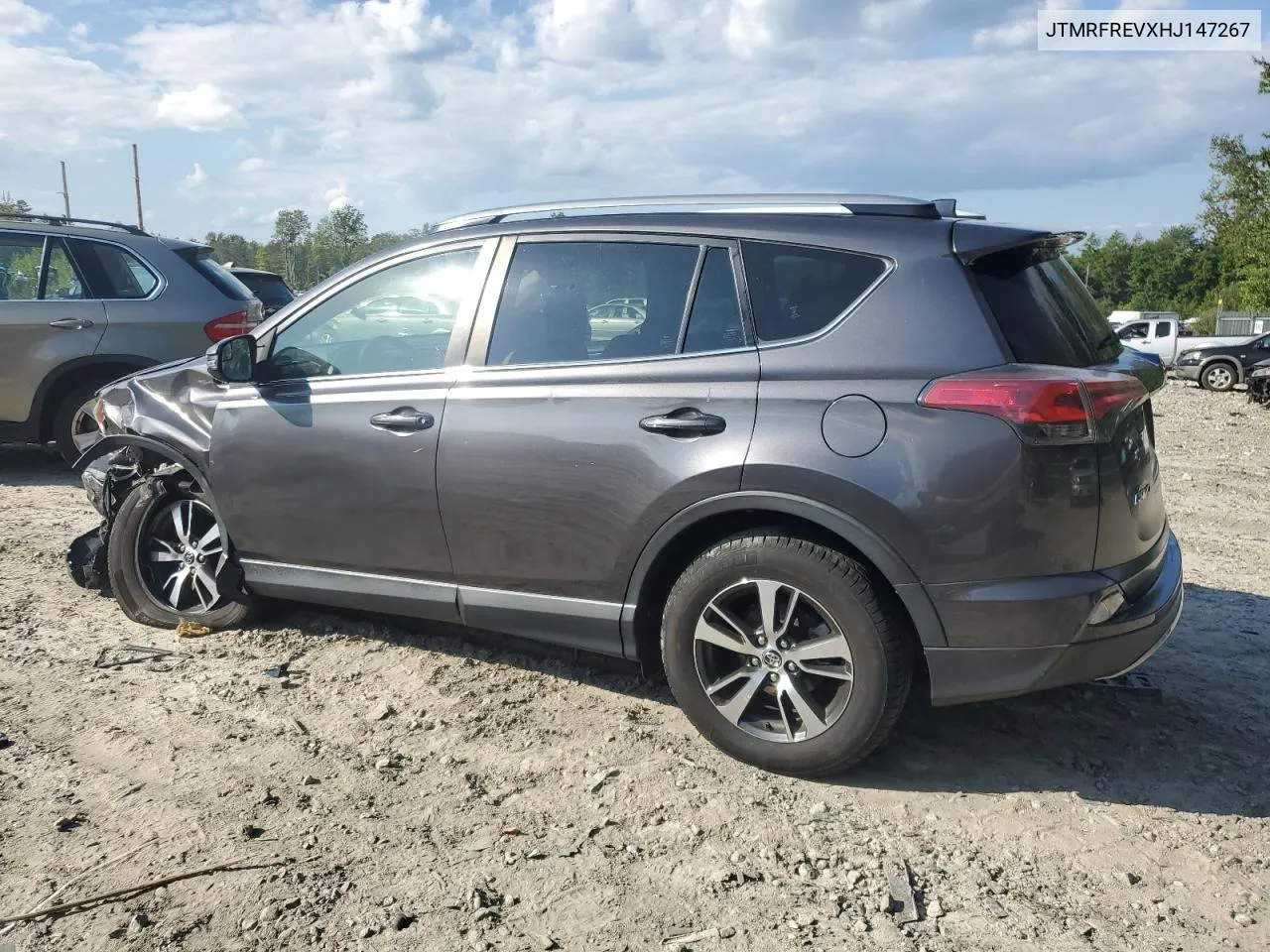 JTMRFREVXHJ147267 2017 Toyota Rav4 Xle