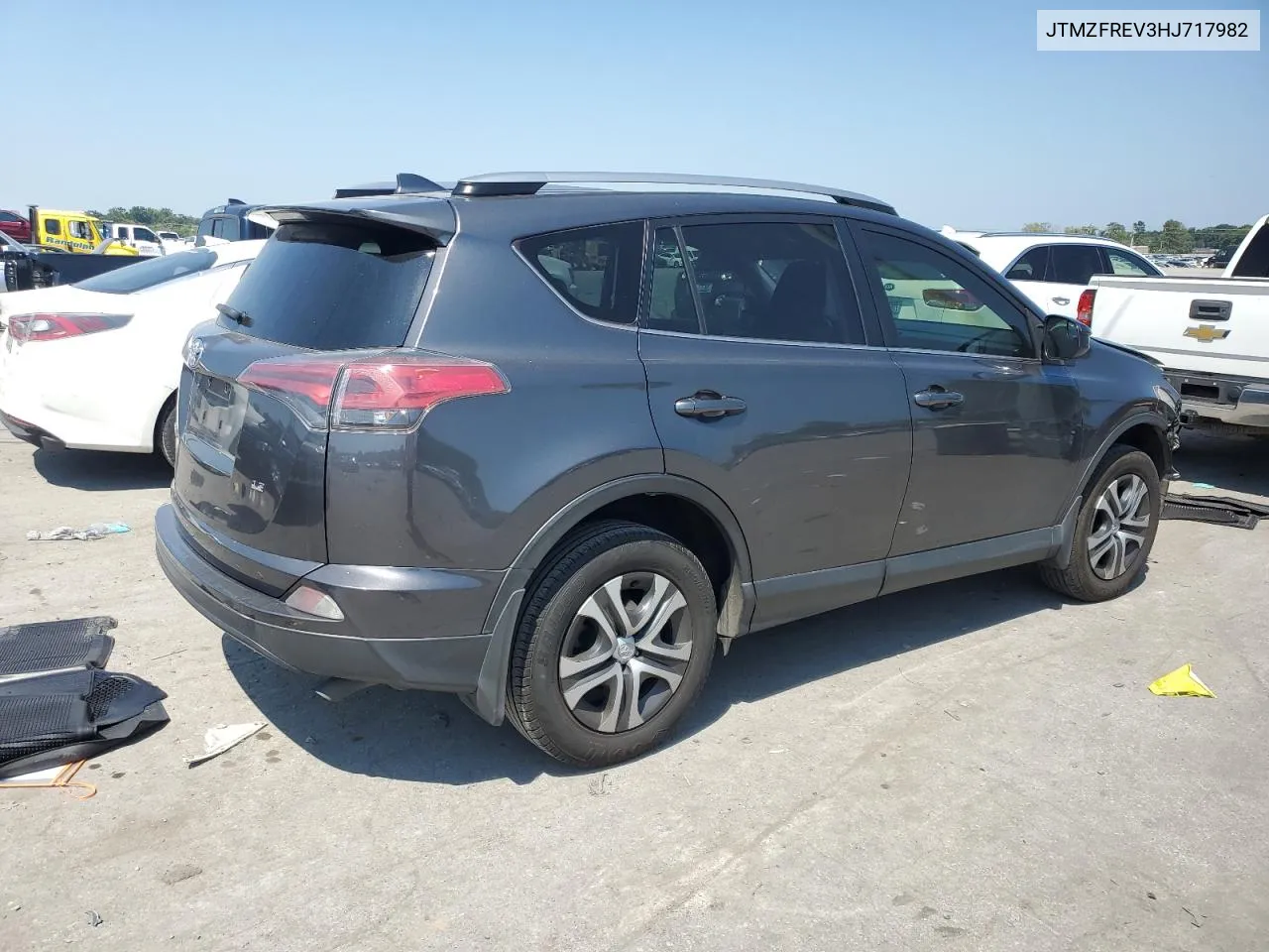 JTMZFREV3HJ717982 2017 Toyota Rav4 Le