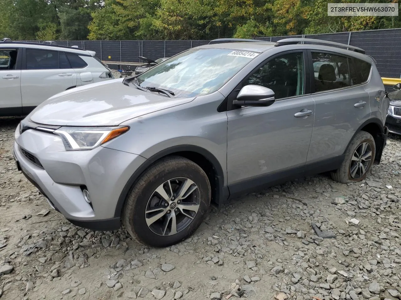 2017 Toyota Rav4 Xle VIN: 2T3RFREV5HW663070 Lot: 68854214