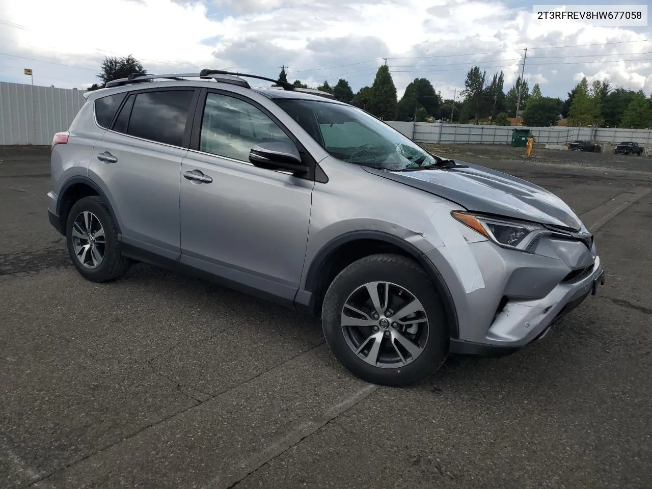 2T3RFREV8HW677058 2017 Toyota Rav4 Xle