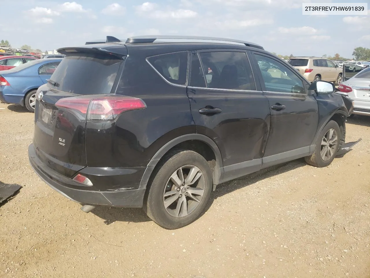 2T3RFREV7HW691839 2017 Toyota Rav4 Xle