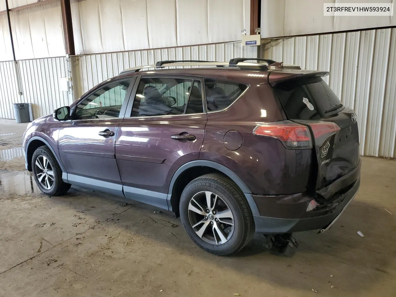 2017 Toyota Rav4 Xle VIN: 2T3RFREV1HW593924 Lot: 69515634