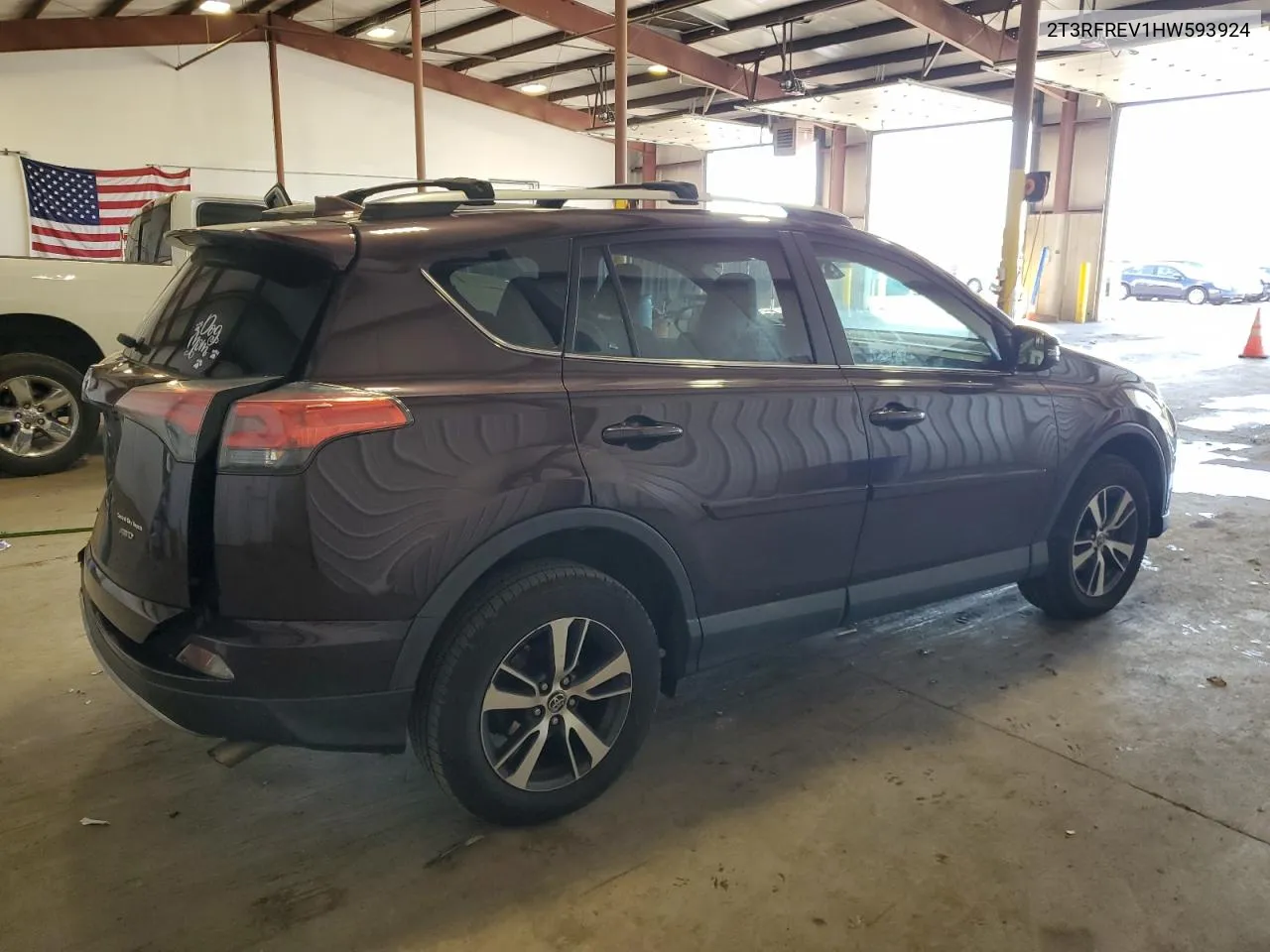 2017 Toyota Rav4 Xle VIN: 2T3RFREV1HW593924 Lot: 69515634