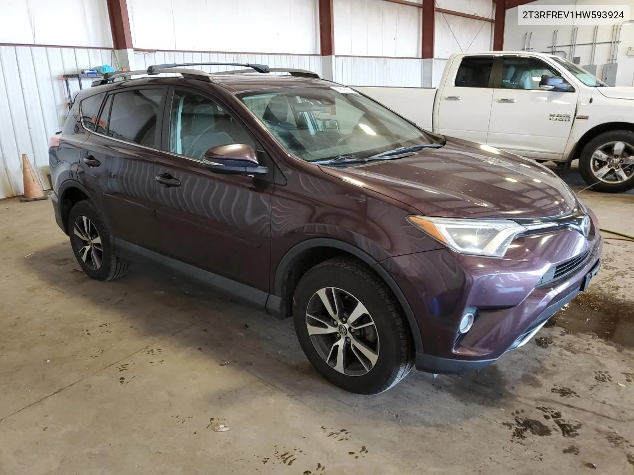 2017 Toyota Rav4 Xle VIN: 2T3RFREV1HW593924 Lot: 69515634