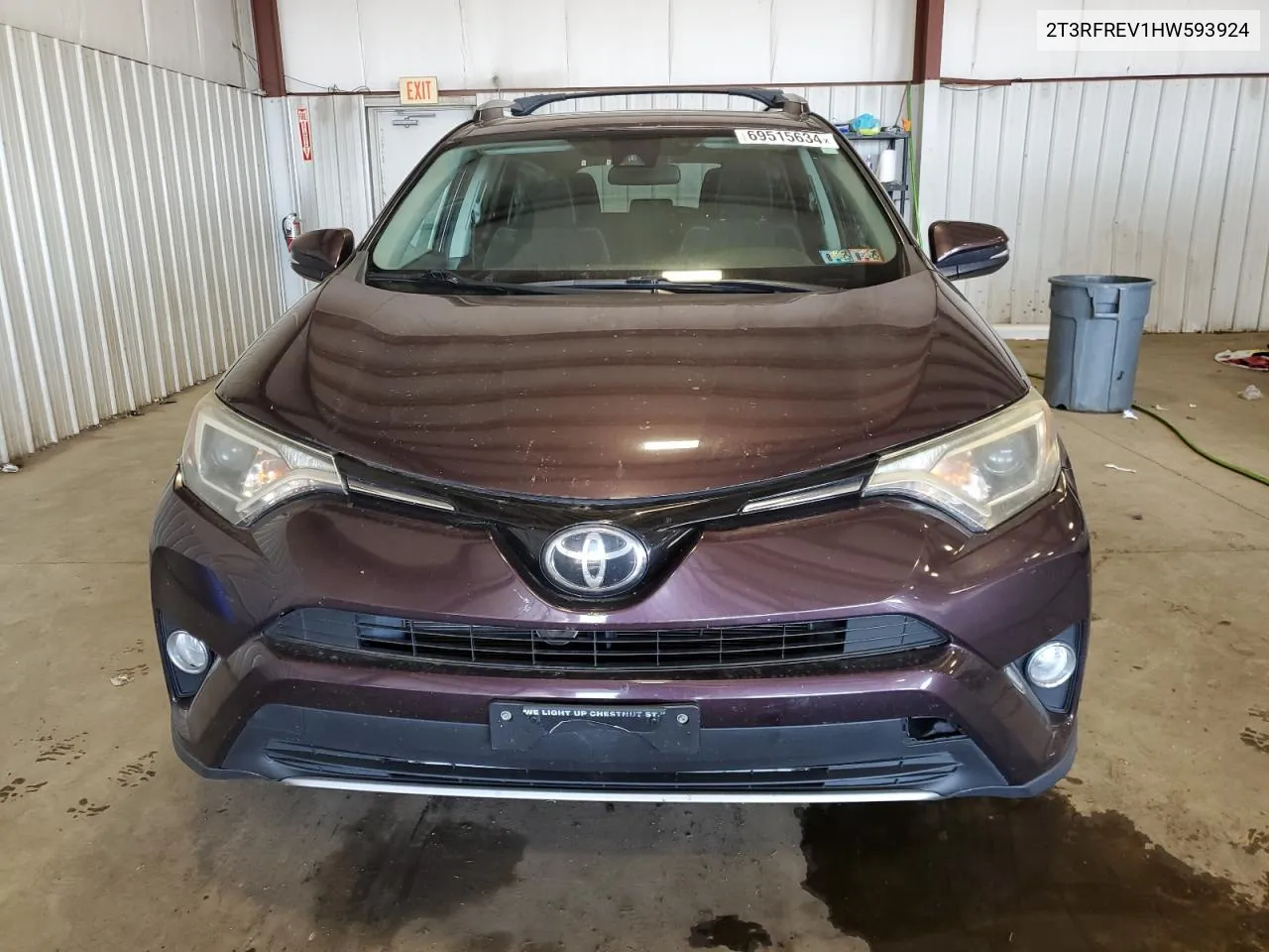 2017 Toyota Rav4 Xle VIN: 2T3RFREV1HW593924 Lot: 69515634