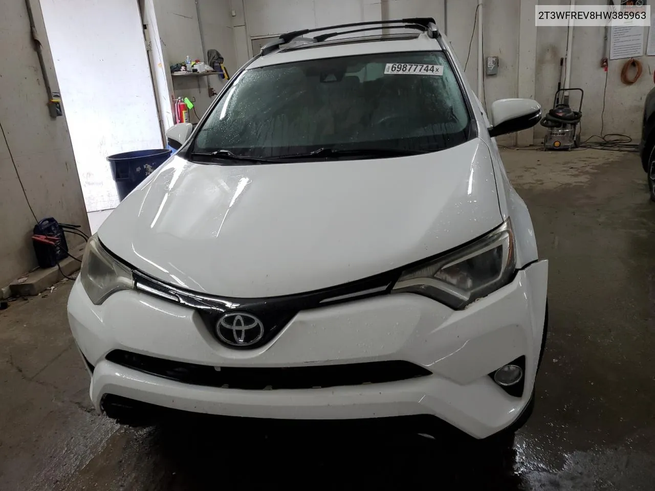 2017 Toyota Rav4 Xle VIN: 2T3WFREV8HW385963 Lot: 69877744