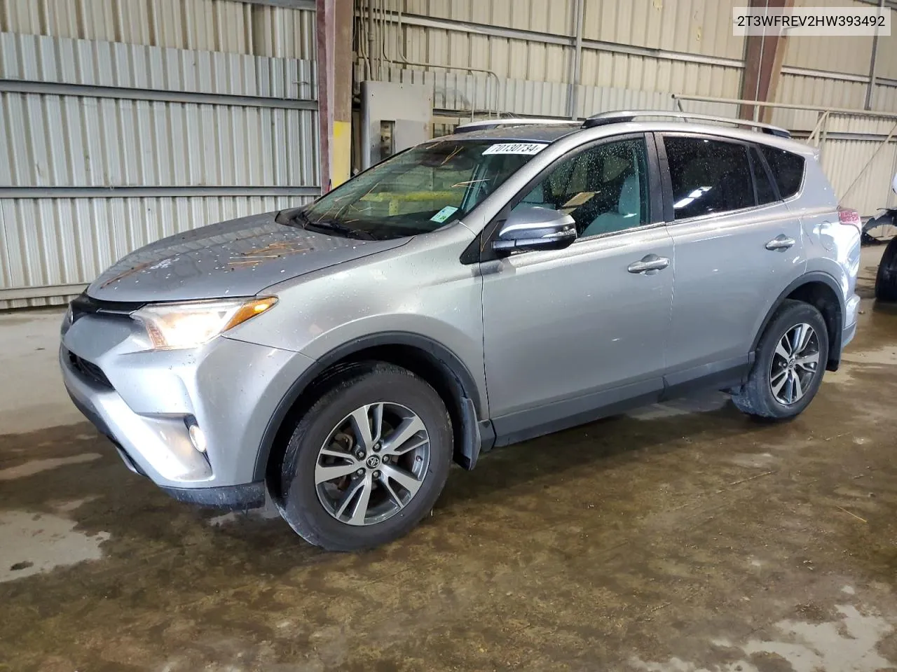 2T3WFREV2HW393492 2017 Toyota Rav4 Xle