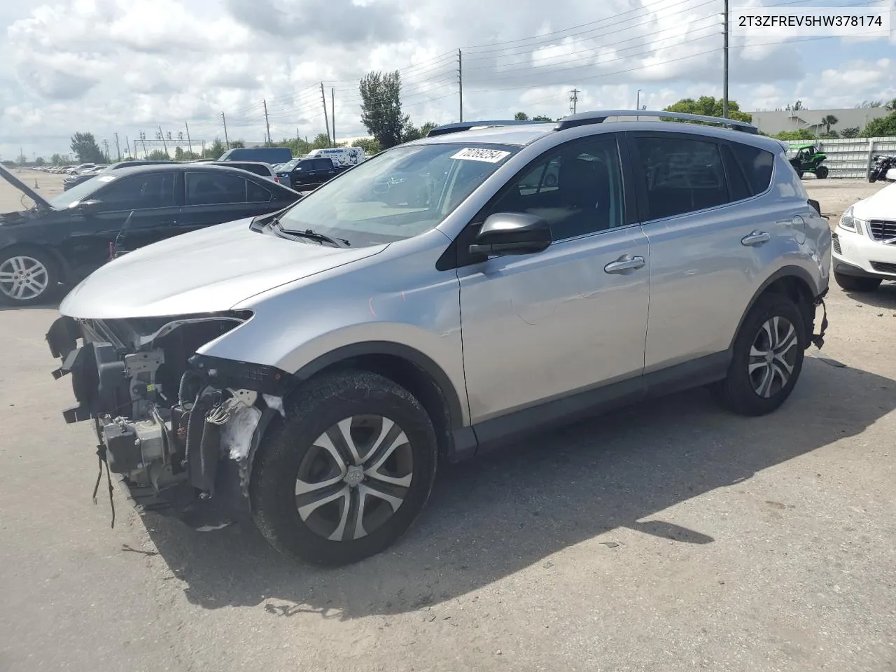 2T3ZFREV5HW378174 2017 Toyota Rav4 Le