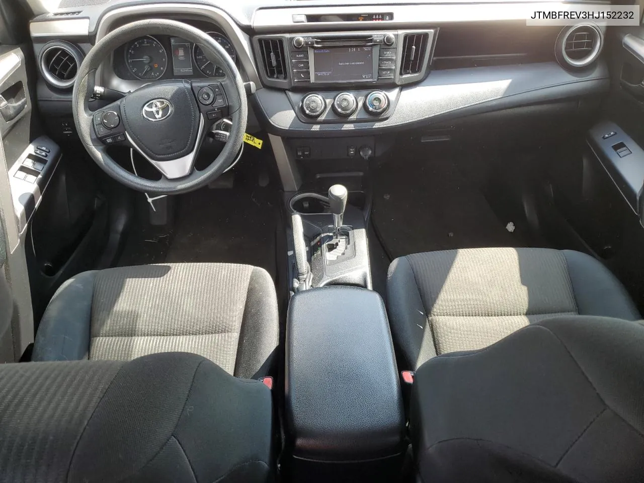 JTMBFREV3HJ152232 2017 Toyota Rav4 Le