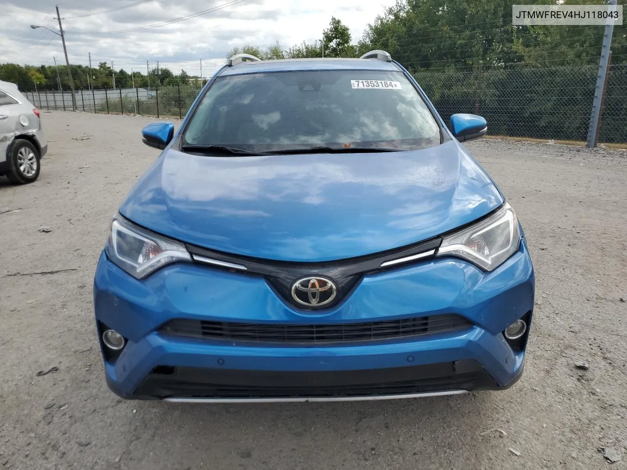 JTMWFREV4HJ118043 2017 Toyota Rav4 Xle