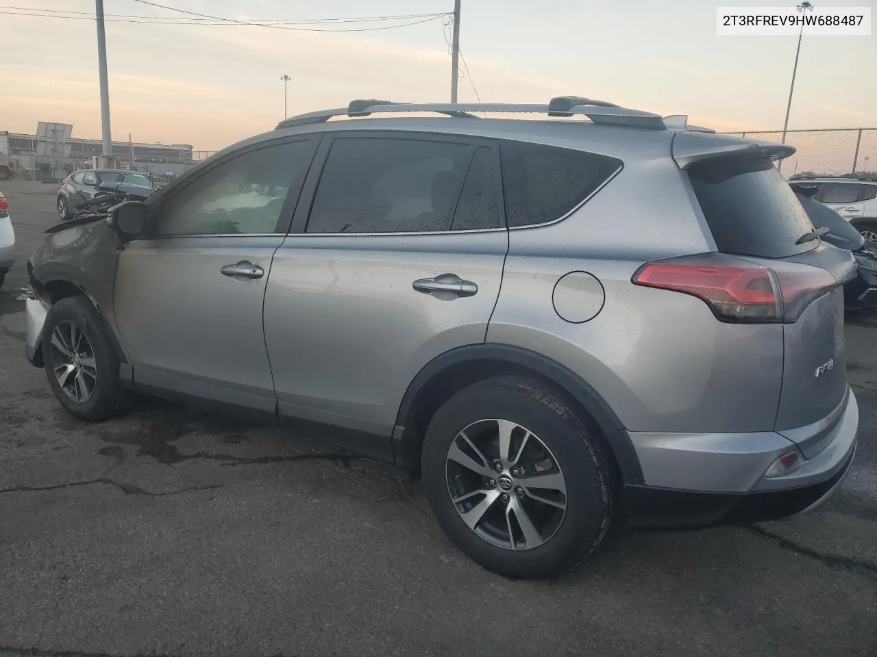 2T3RFREV9HW688487 2017 Toyota Rav4 Xle