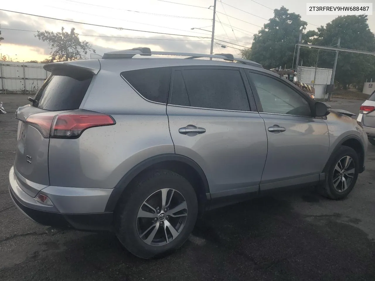 2T3RFREV9HW688487 2017 Toyota Rav4 Xle