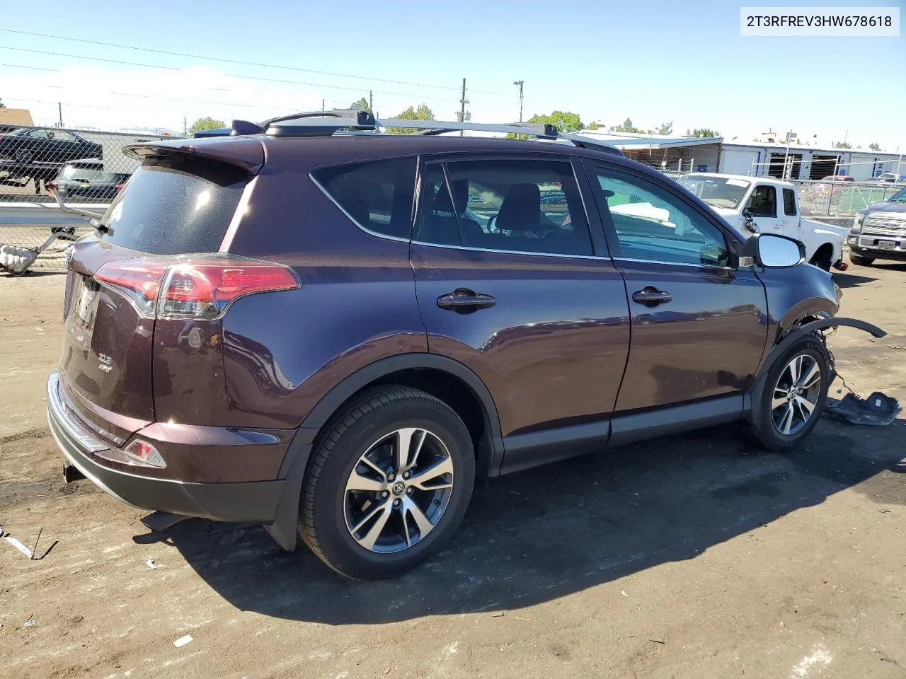 2T3RFREV3HW678618 2017 Toyota Rav4 Xle