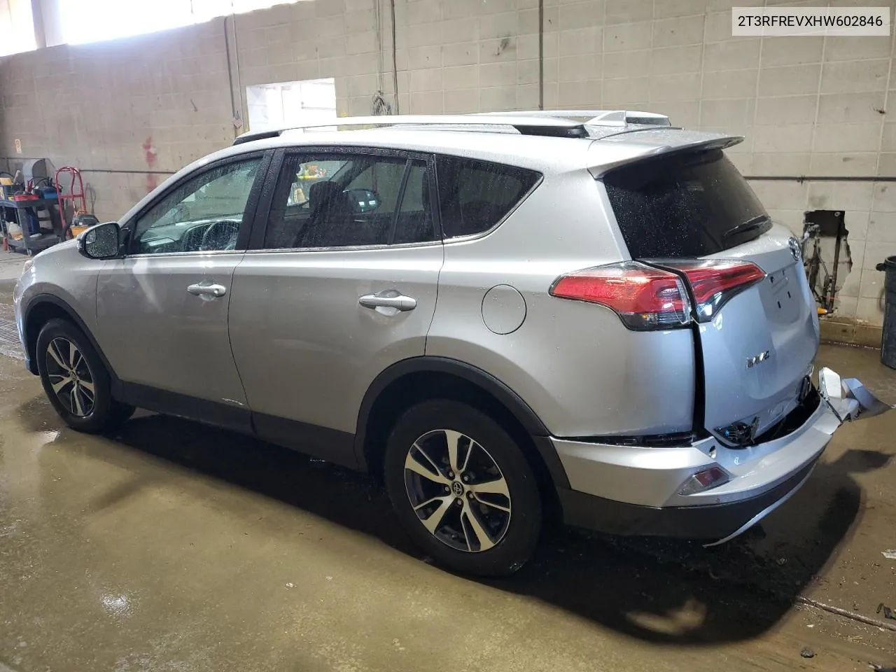 2T3RFREVXHW602846 2017 Toyota Rav4 Xle