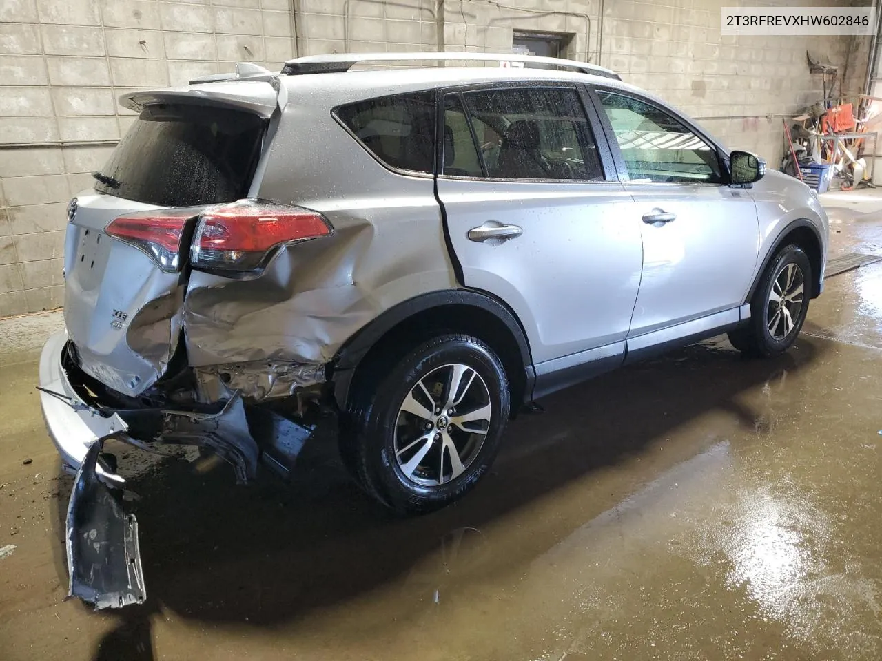 2T3RFREVXHW602846 2017 Toyota Rav4 Xle